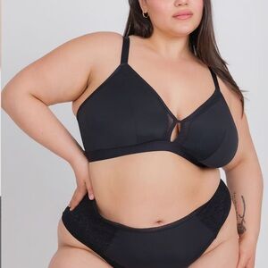 LIVELY BUSTY BRALETTE IN JET BLACK SIZE 3